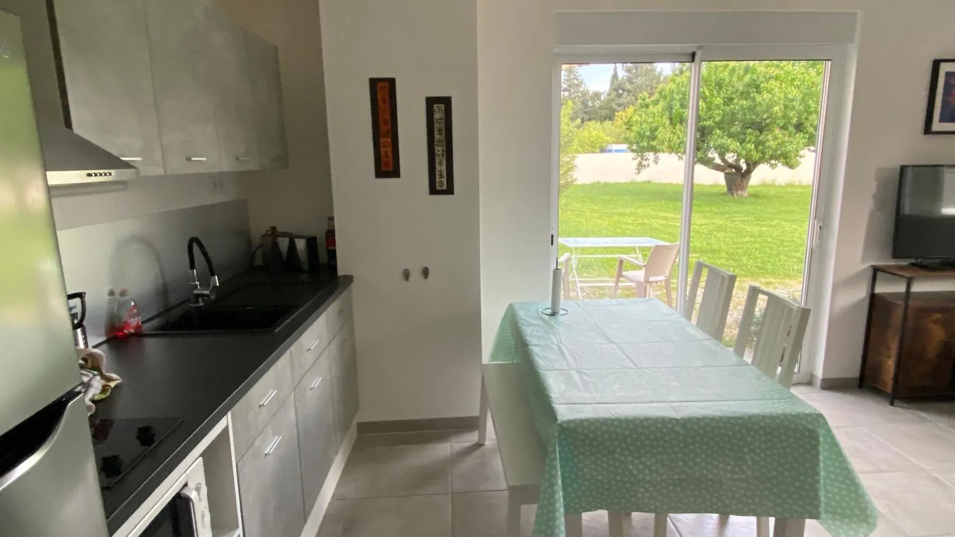 펜션 Maison Independante Dans Mas Provencal 아비뇽